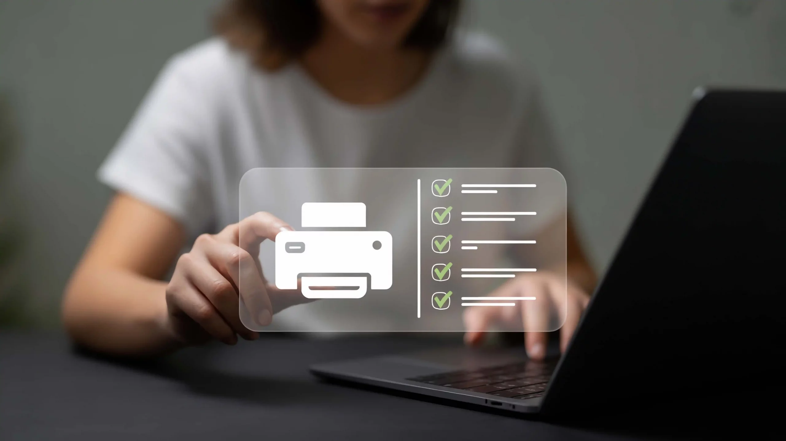 Personne préparant un document à imprimer sur ordinateur, illustration de la communication print moderne