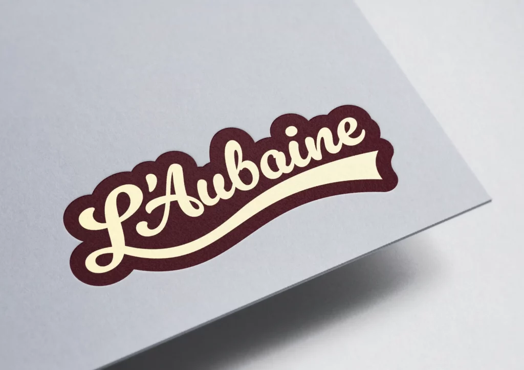 Mockup du logo L'Aubaine, vide-grenier permanent Villeneuve-sur-Lot, créé par l'agence de communication Terre Bleue