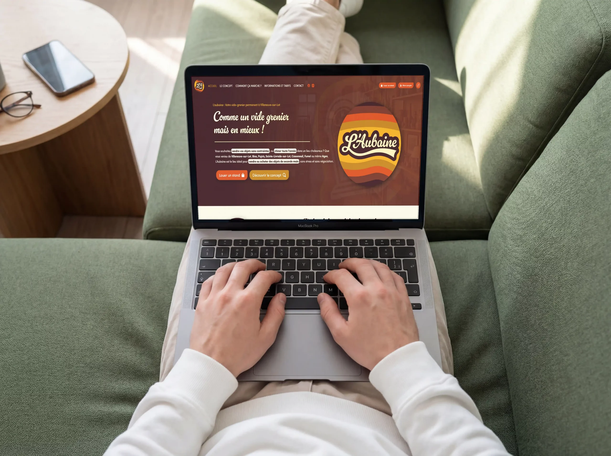 Site web L'Aubaine sur ordinateur — Terre Bleue Mockup du site e-commerce L'Aubaine sur ordinateur portable — vide-grenier permanent Villeneuve-sur-Lot, réalisé par l'agence Terre Bleue